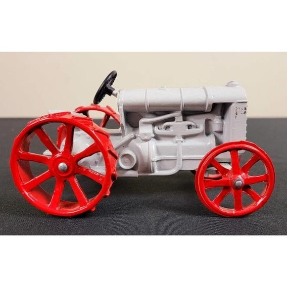 VINTAGE Diecast Tractors (4) 1920s-50s Metal 1980s John Deere, Moline, Fordson - Picture 9 of 10